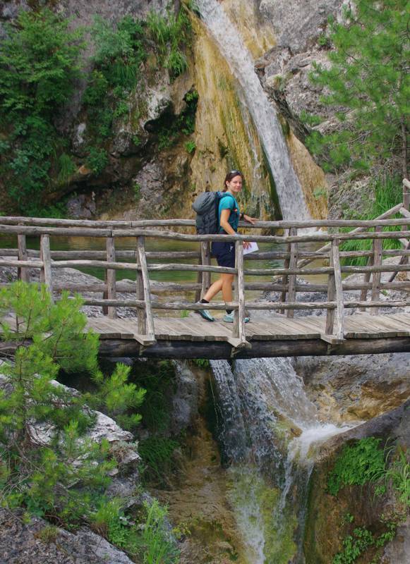 Όλυμπος - 60 διαδρομές: Το γεφυράκι στις βάθρες της Αγίας Κόρης Όλυμπος - 60 διαδρομές