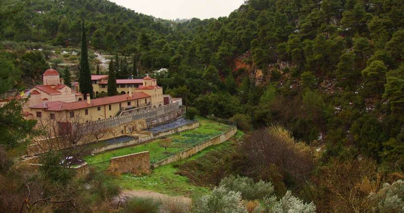 Καμάρι: Η μονή Αγίου Σωτήρος Καμάρι