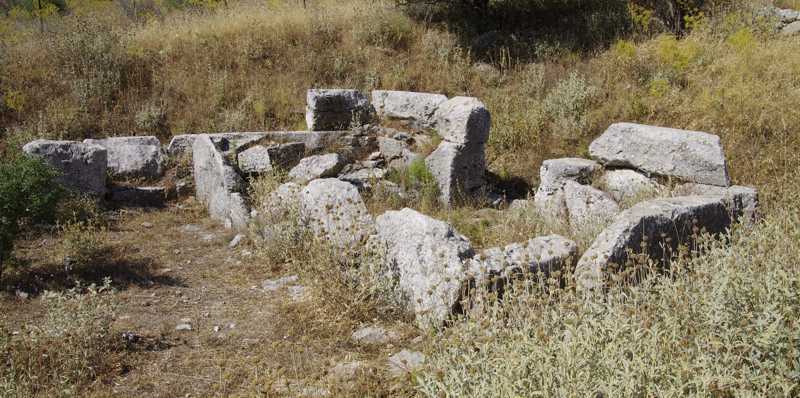 Υμηττός topoGuide: Τα λείψανα του βωμού του Ομβρίου Διός Υμηττός topoGuide