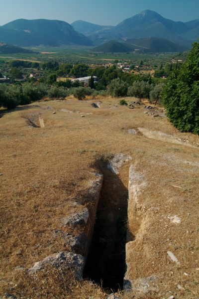Αηδόνια: Το μυκηναϊκό νεκροταφείο Μικρή Πελοπόννησος topoguide