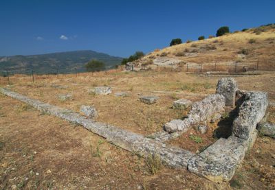 Αρχαίος Φλιούς: Το βουλευτήριο Μικρή Πελοπόννησος topoguide