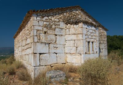 Αρχαίος Φλιούς: Ο ναός της Παναγίας Μικρή Πελοπόννησος topoguide