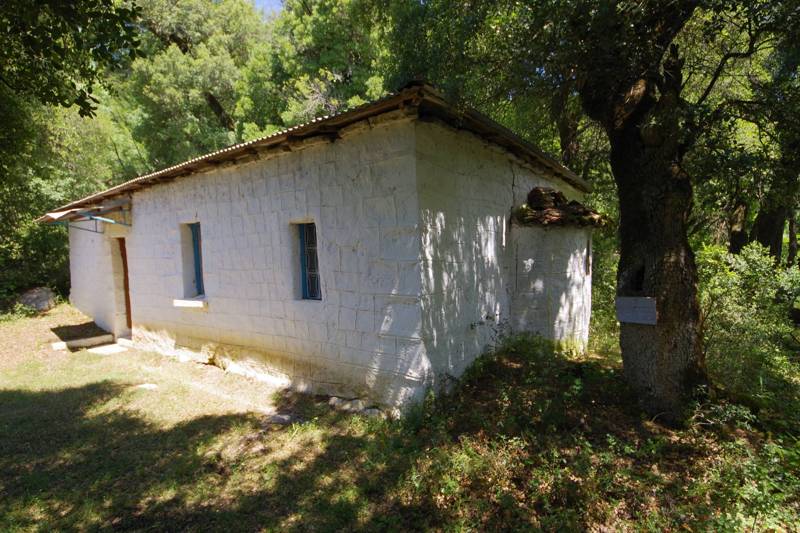 Οι εκκλησίες της Οίτης: Η Αγία Παρασκευή, στο ομώνυμο ρέμα της Καστριώτισας Οίτη topoGuide