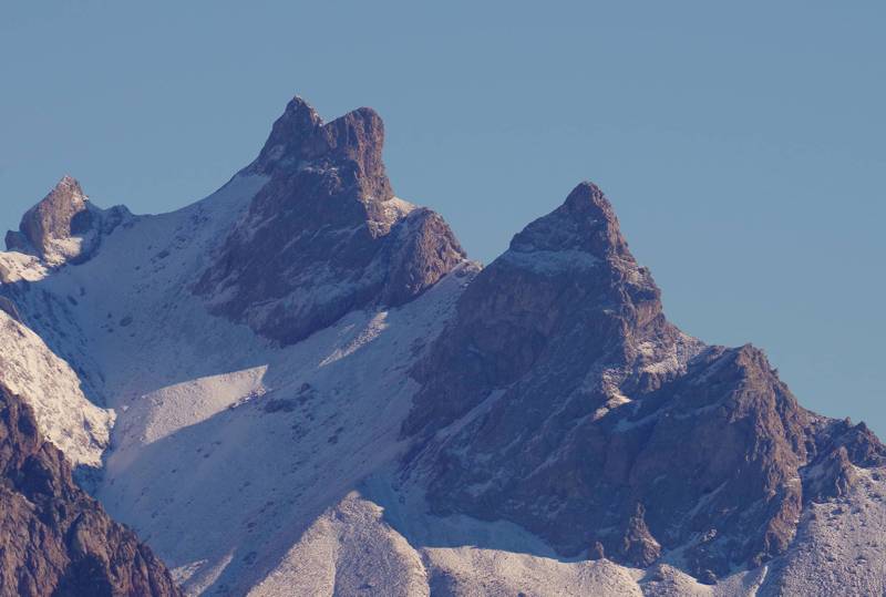 Discover Mt Vardousia: Soufles peaks seen from the west Vardousia topoGuide