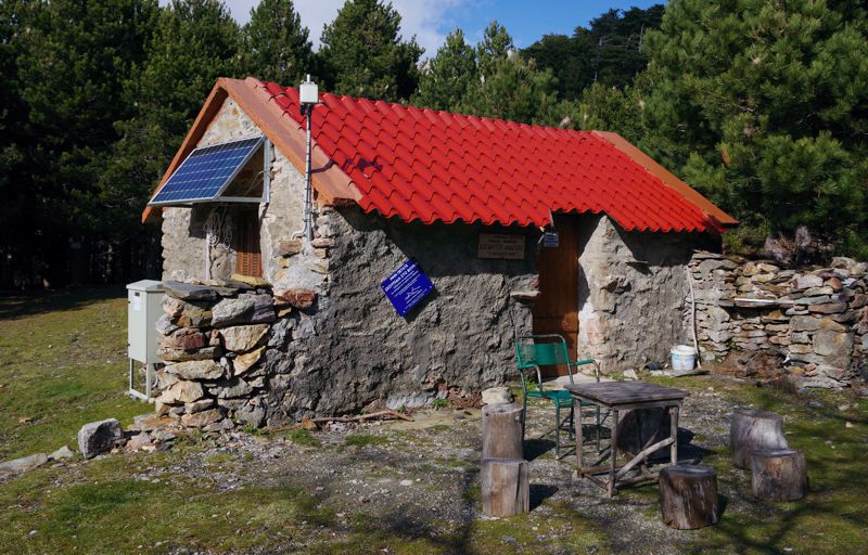Ταΰγετος topoguide: Το μικρό καταφύγιο ανάγκης στον Άγιο Δημήτριο Ταΰγετος topoguide