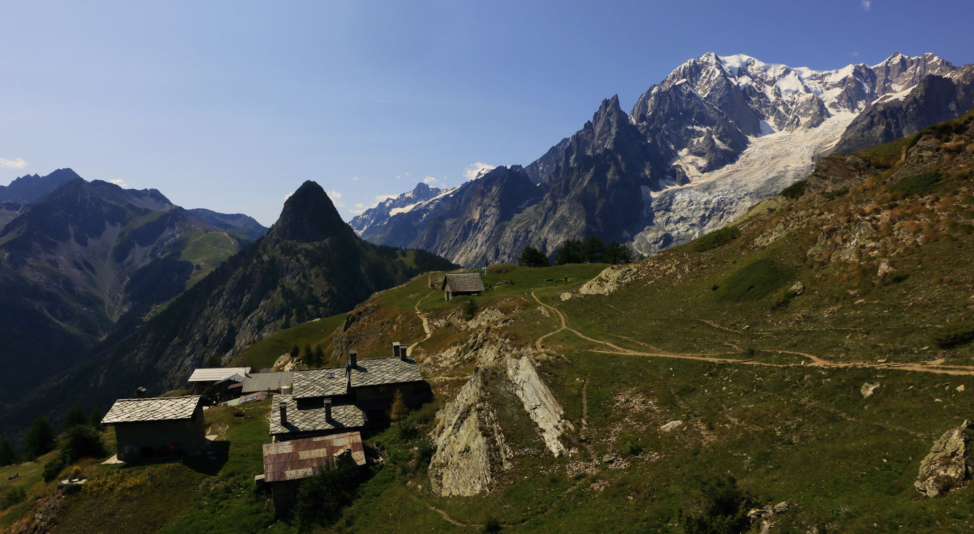 Το καταφύγιο Bertone, στο σκέλος Courmayeur-καταφύγιο Bonatti