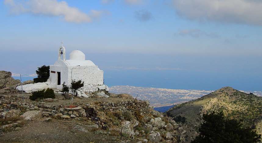 Κως: το εκκλησάκι του Αγίου Δικαίου στην ομώνυμη κορυφή Κως