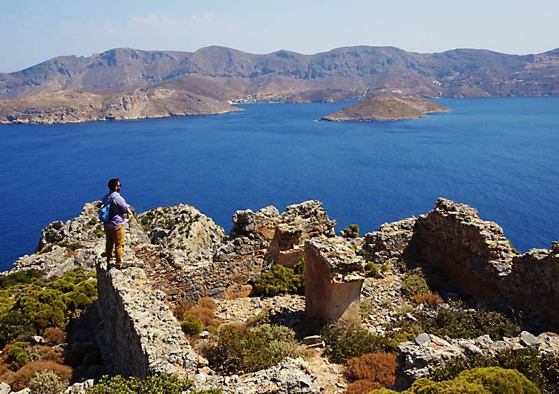 Kalymnos hiking: Αγναντεύοντας την Κάλυμνο, από το κάστρο της Τελένδου