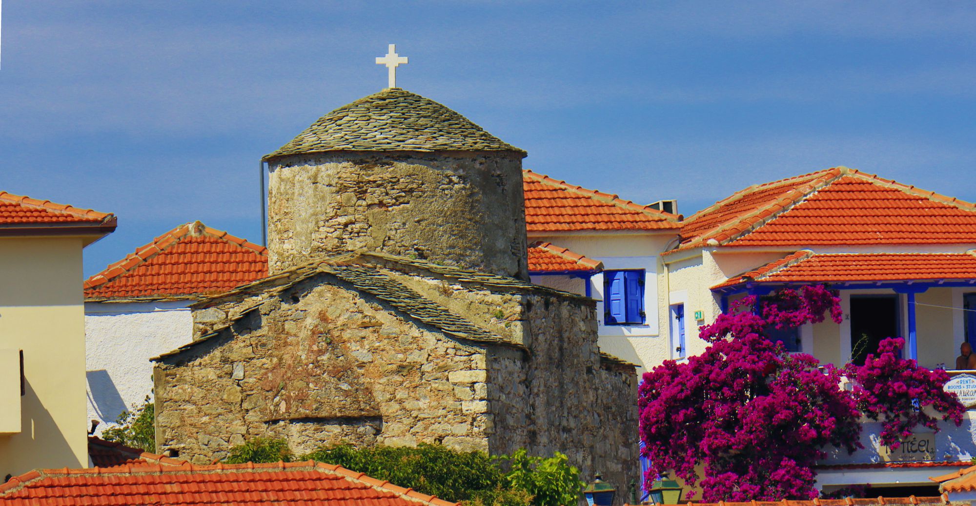 Alonnisos topoguide: In the Alonnisos Chora Αλόννησος topoguide
