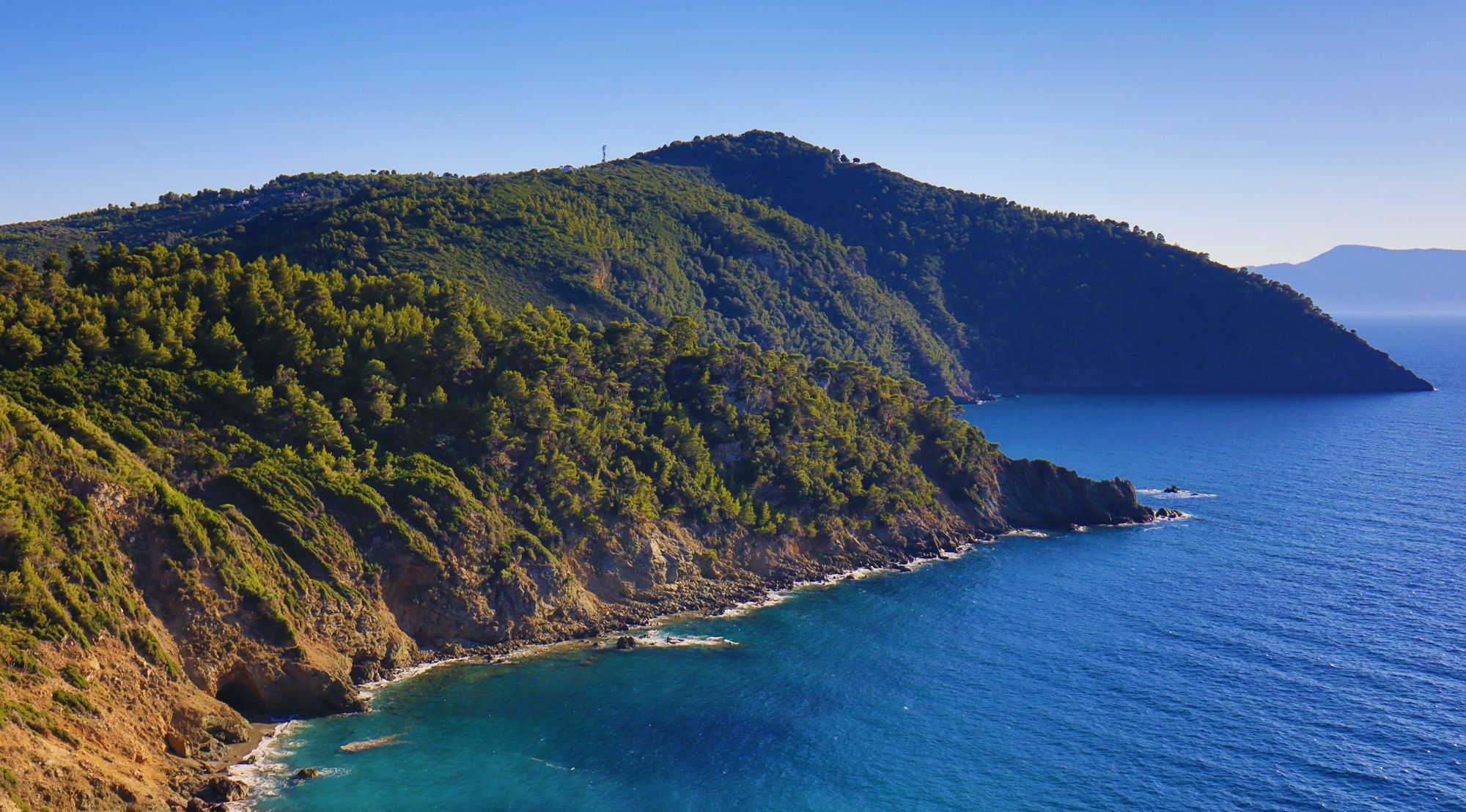 Alonissos topoguide: Northern shore, as seen from Agii Anargyri