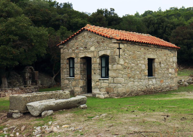 Ανάβαση στη Λαφιώνα: Η νεότερη εκκλησία του Αγίου Αλεξάνδρου Ανάβαση στη Λαφιώνα: Η νεότερη εκκλησία του Αγίου Αλεξάνδρου