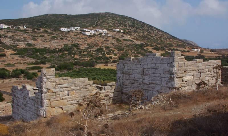 Αμοργός topoguide: Ο Πύργος της Αγίας Τιράδας στην Κάτω Μεριά Αμοργός topoguide