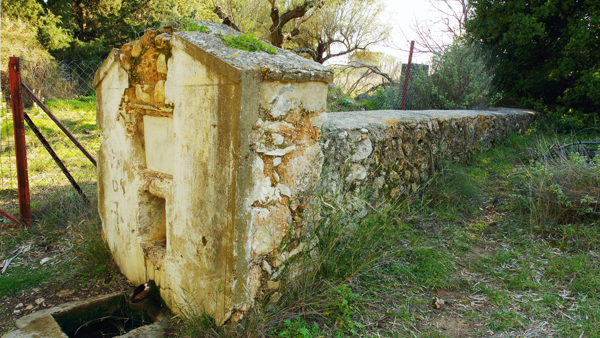Αρχαίο υδραγωγείο της Χαλιδούς