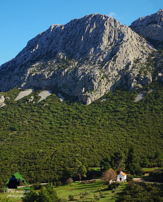 Τα μονοπάτια της Βόρειας Πάρνηθας, Αυλώνας-Λημικό-Μόλα. Η Αγία Τριάδα Αυλώνα στη βάση της κορυφής Μικρό Αρμένι Πάρνηθα topoguide