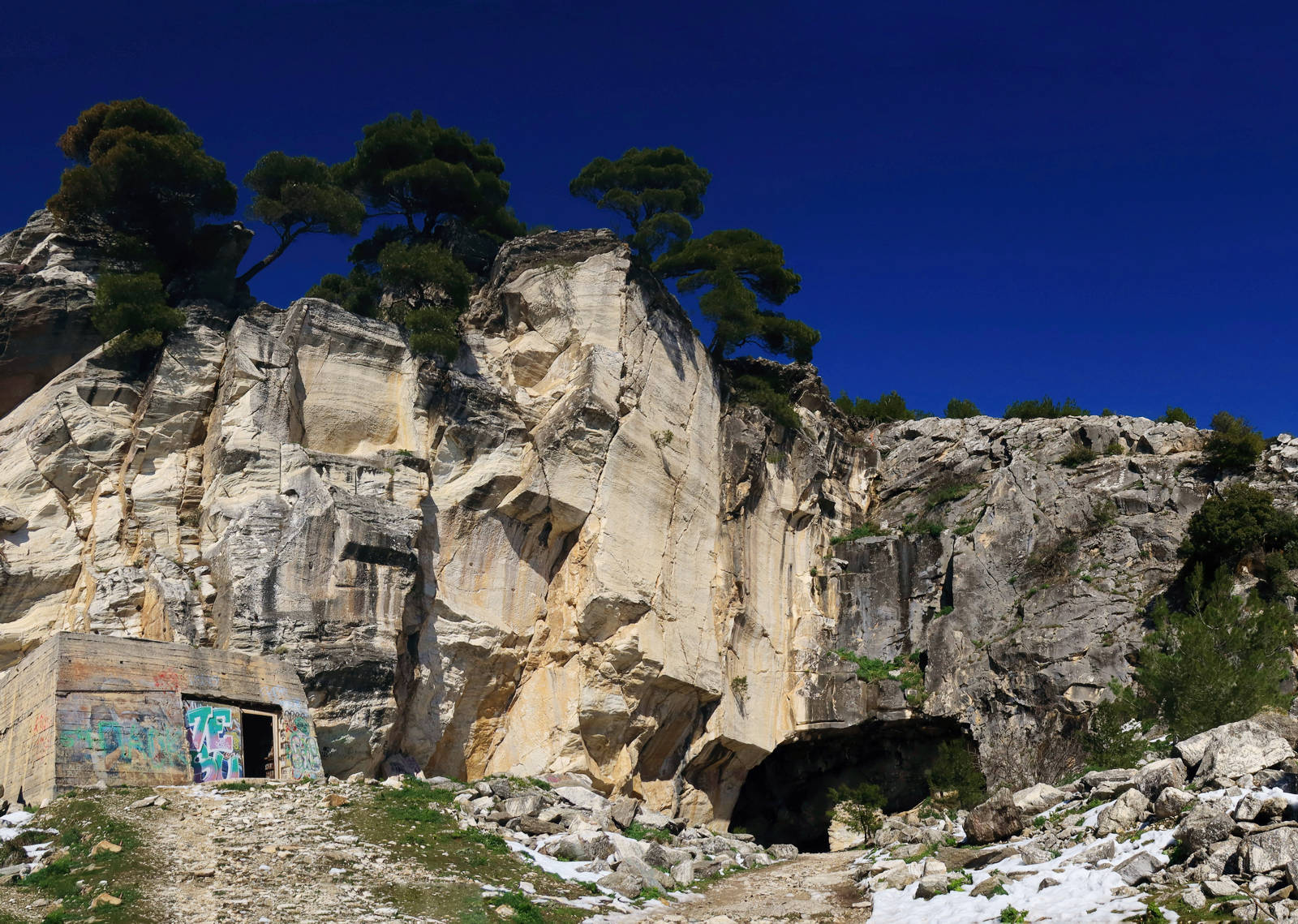 Το αρχαίο λατομείο στη Σπηλιά Νταβέλη