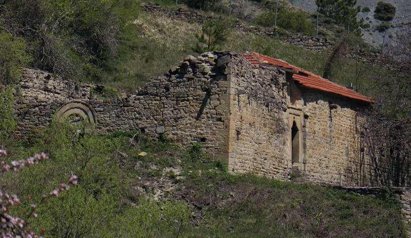 Η παλιότερη, ερειπωμένη, εκκλησία της Σλίμνιτσας