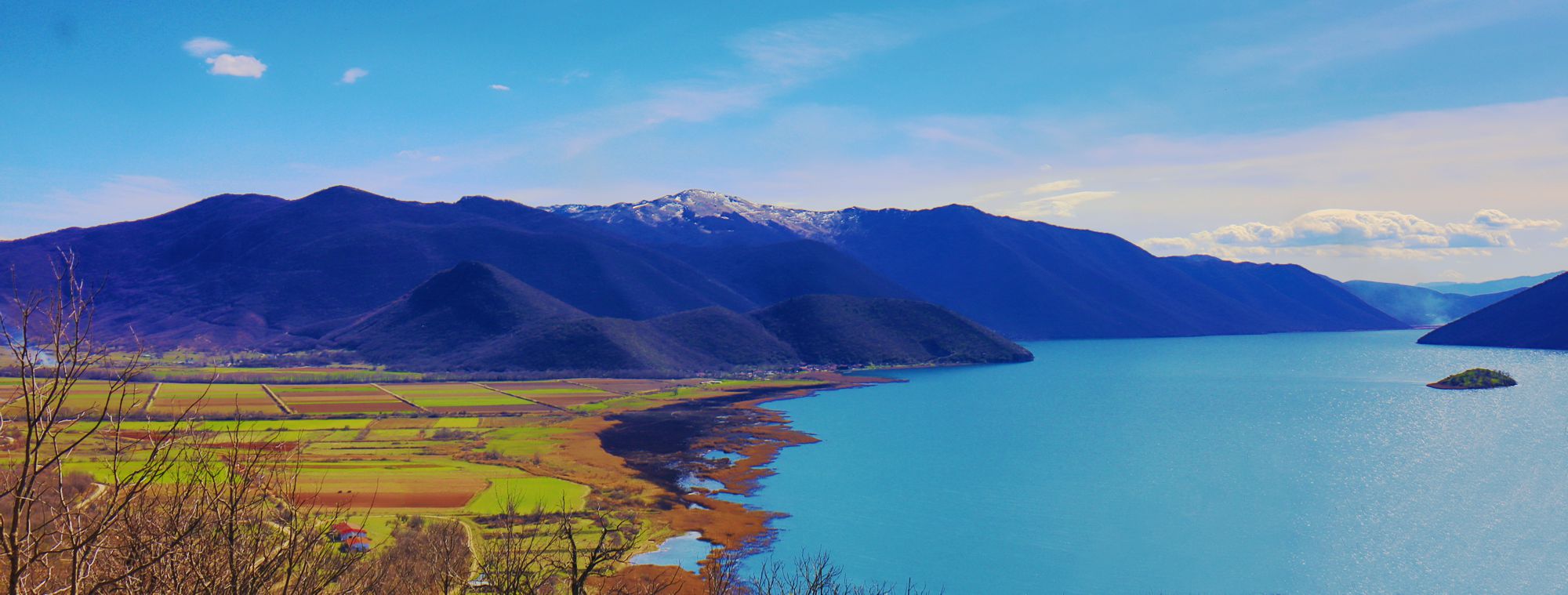 Hiking & mountaineering in Prespa Lakes: The SW part of Mikri Prespa lake, seen from Kale hilltop