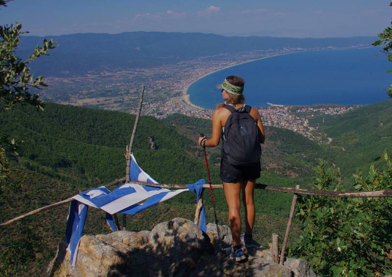 Στρατωνικό Όρος: Στην Κορακόπετρα: άπλετη θέα στο Στρυμωνικό κόλπο Στρατωνικό Όρος