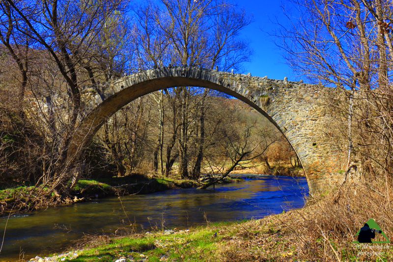Μεγάλη Διαδρομή Γράμμος-Πρέσπα, Σκέλος 9, Διαδρομή Δενδροχώρι-Κορομηλιά: Το γεφύρι στο Χάνι Μπερίκι