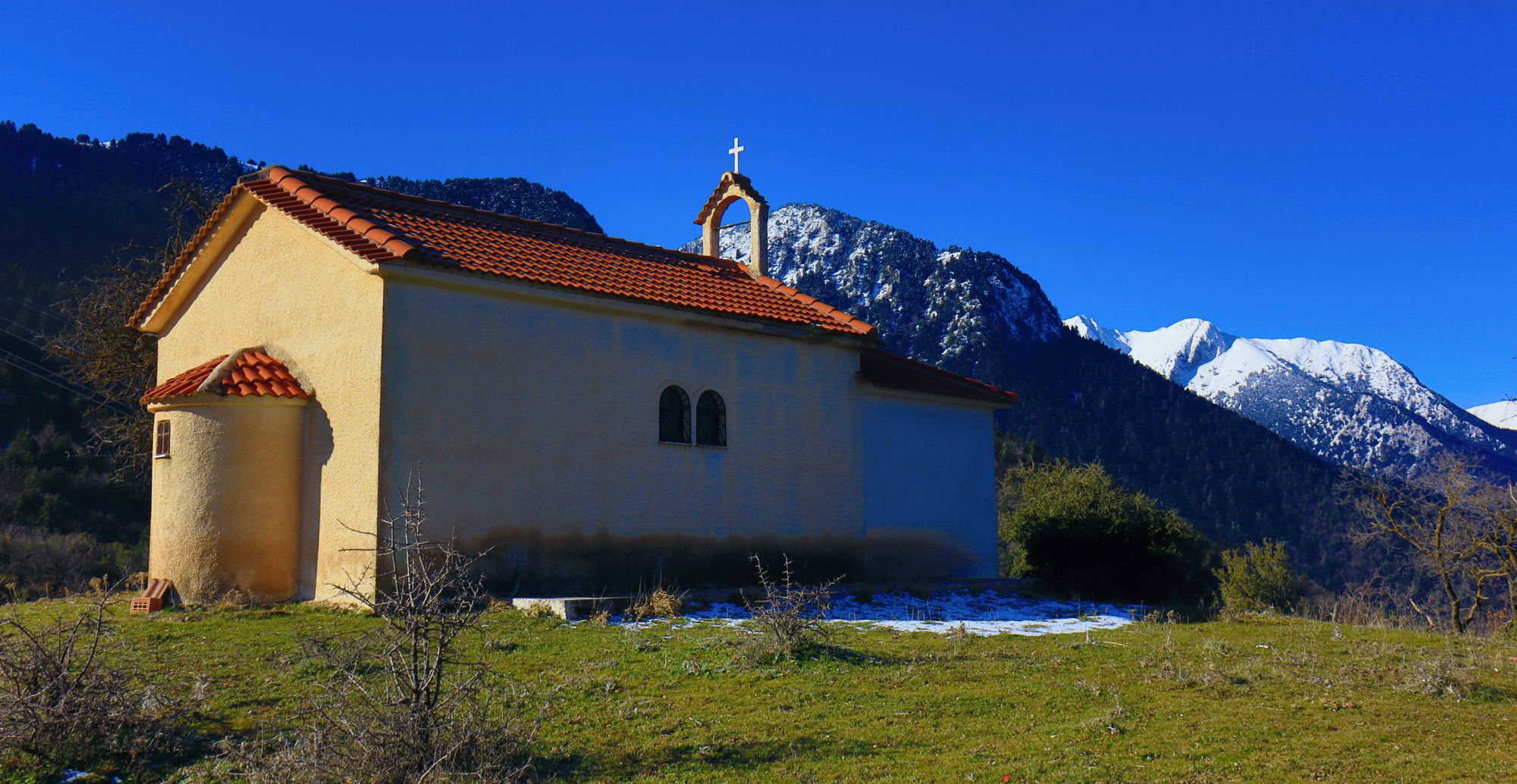 Εκκλησίες στον Ερύμανθο: Το ξωκλήσι του Αγίου Θεοδώρου στο διάσελο από Κούτελη προς Κρυονέρι