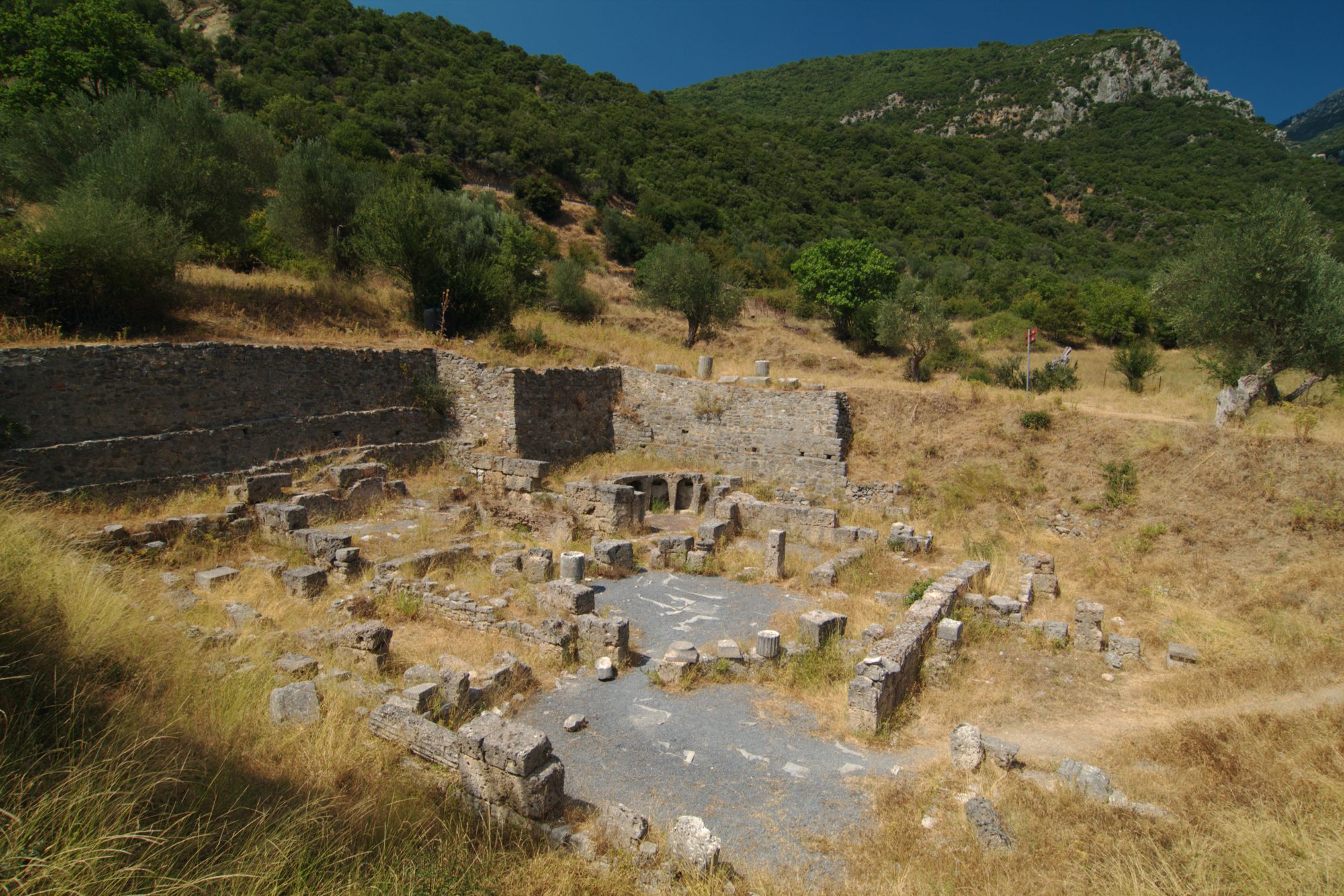 Μνημεία του Μαίναλου: Ο χώρος των λουτρών του Ασκληπιείου της αρχαίας Γόρτυνας