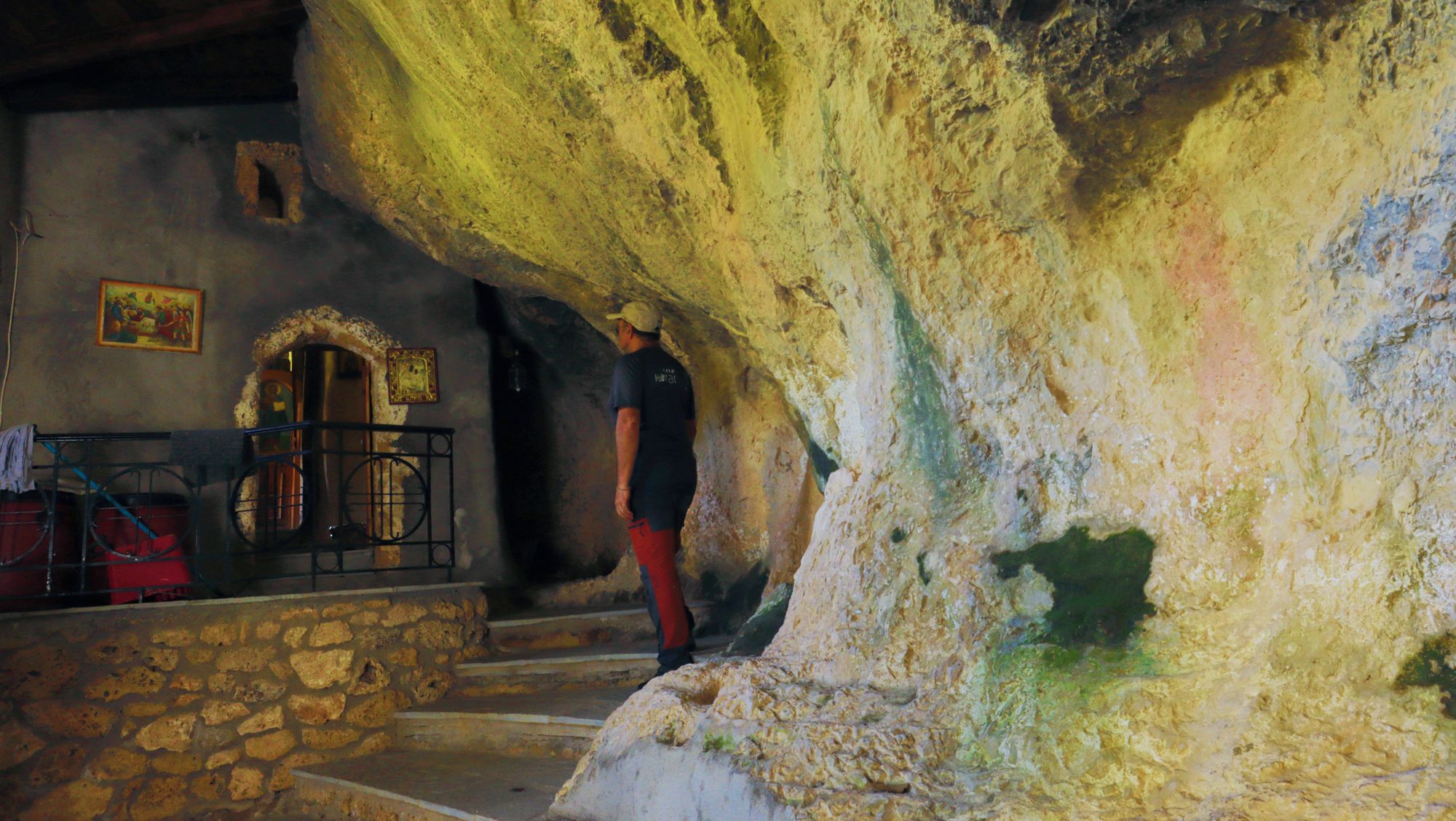 The monasteries of Mt Menalon: The cave-church of Sfyrida hermitage