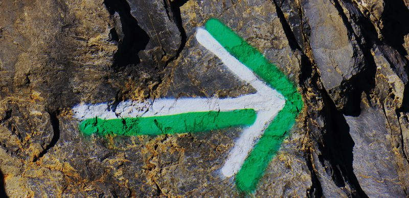 Σήμανση του Πράσινου Μονοπατιού σε βράχο