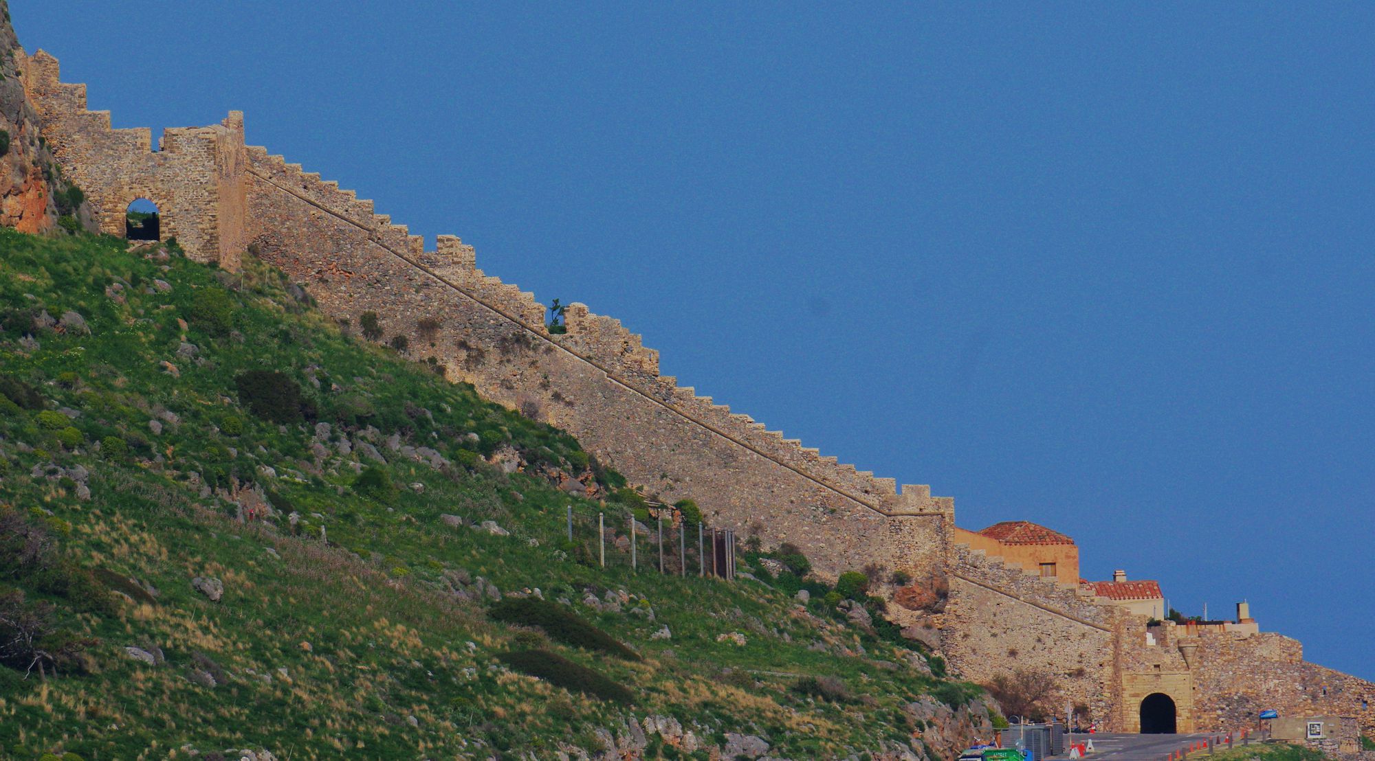 Monemvasia-Vatika topoguide: The wall of Kato Poli