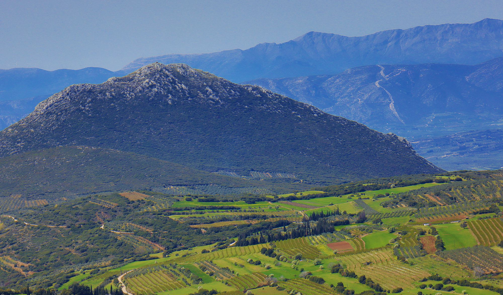 Mycenae topoguide: The eastern side of Charvati peak, the steepest member of the Mycenaean mountains