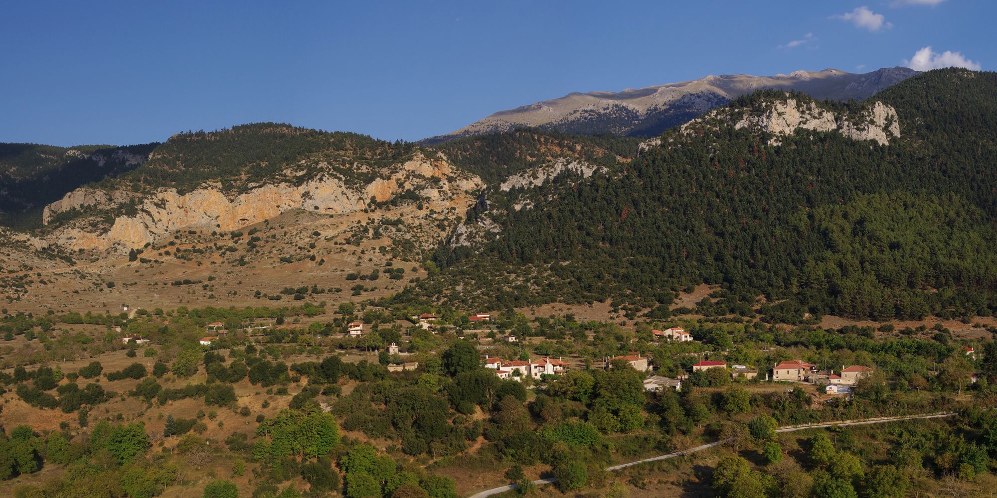 Το Στενό και η κοιλάδα προς τη Σκαδιφιά