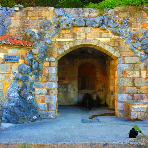 Η Οκτωνιά: Βρύση Βοϊβόδα στα Αλώνια Κεντρική Εύβοια/Δίρφυς topoguide