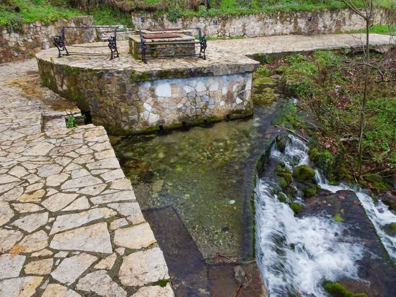 Πηγές και κρήνες της Δίρφυος: Η μεγάλη πηγή Κρύα Βρύση στα Καμπιά Δίρφυς topoguide