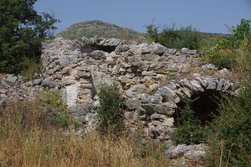 Ακρόπολη αρχαίας Άσκρης: Τα ερείπια του κεντρικού κτίσματος της Επισκοπής Άσκρης