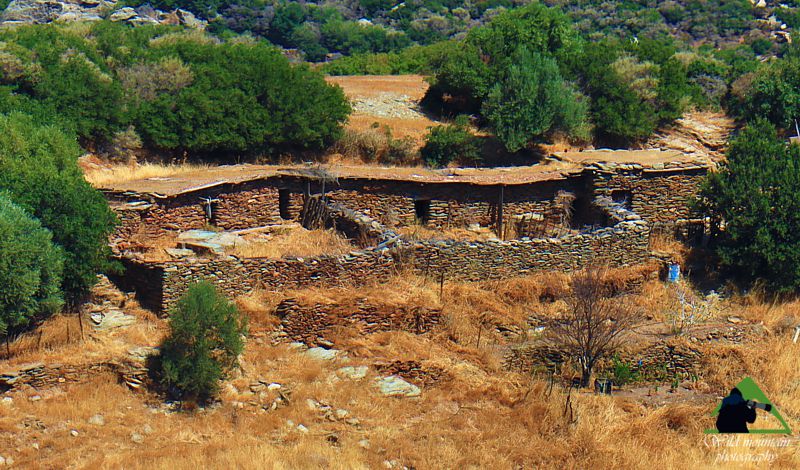 Τα χωριά του Καβοντόρο: Οι λειτουργικές ευκολίες του πλατυμέτωπου κτίσματος ήταν γνωστές από παλιά στο Κάβοντόρο: πετρόχτιστη αγροικία στη Λυγιά Νότια Εύβοια topoguide