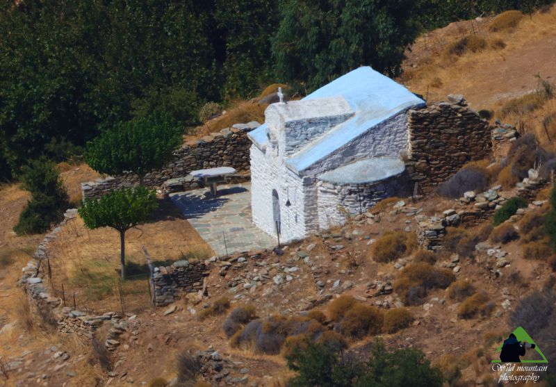 Εκκλησίες της Νότιας Εύβοιας: Το ξωκλήσι του Αγίου Γεωργίου Του Μαύρου πάνω από τον Αετό Νότια Εύβοια topoguide