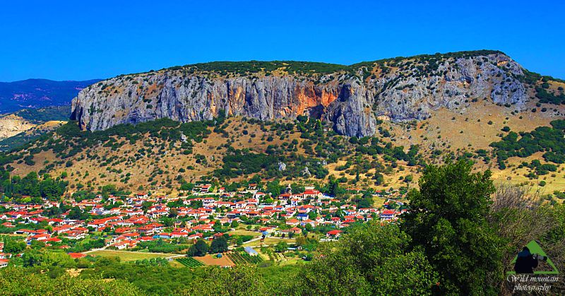 Τα Μετέωρα: Ο λόφος και το χωριό Θεόπετρα Μετέωρα topoguide