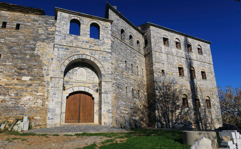 North Pelion topoguide: The monumental gate of Flamouri monastery