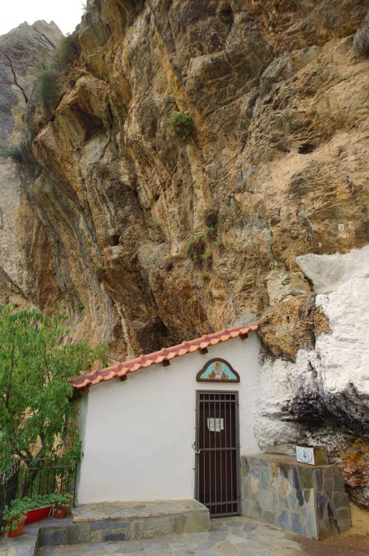 Central Pelion topoGuide: Ai-nikolakis cave-church near Volos