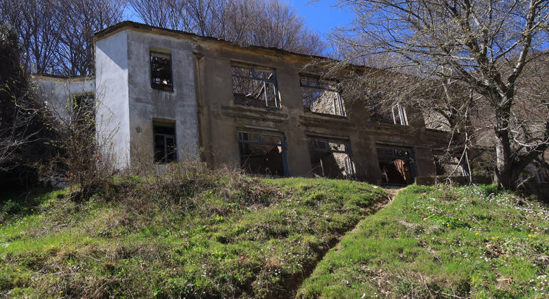 Long Pelion Trail: The ruined Karamani's sanatorium